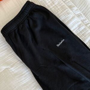 Realisation par black sweatpants